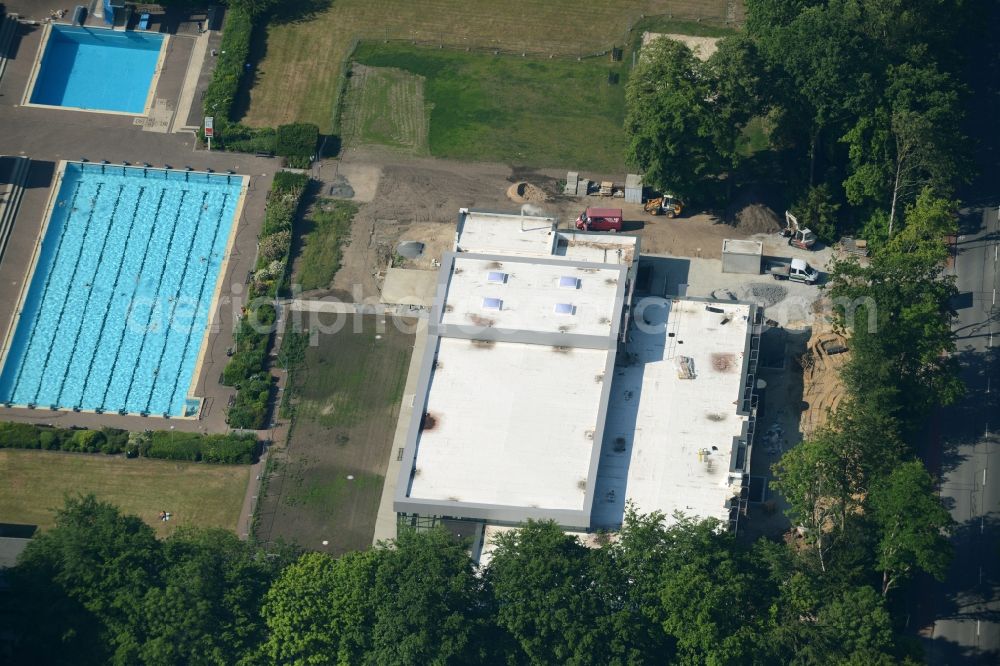 Gütersloh from the bird's eye view: Swimming pool of the Nordbad in Guetersloh in the state North Rhine-Westphalia