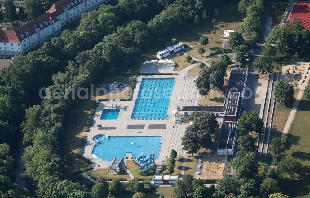 Aerial image Erfurt - Swimming pool of the Nordbad Im Nordpark in the district Andreasvorstadt in Erfurt in the state Thuringia, Germany