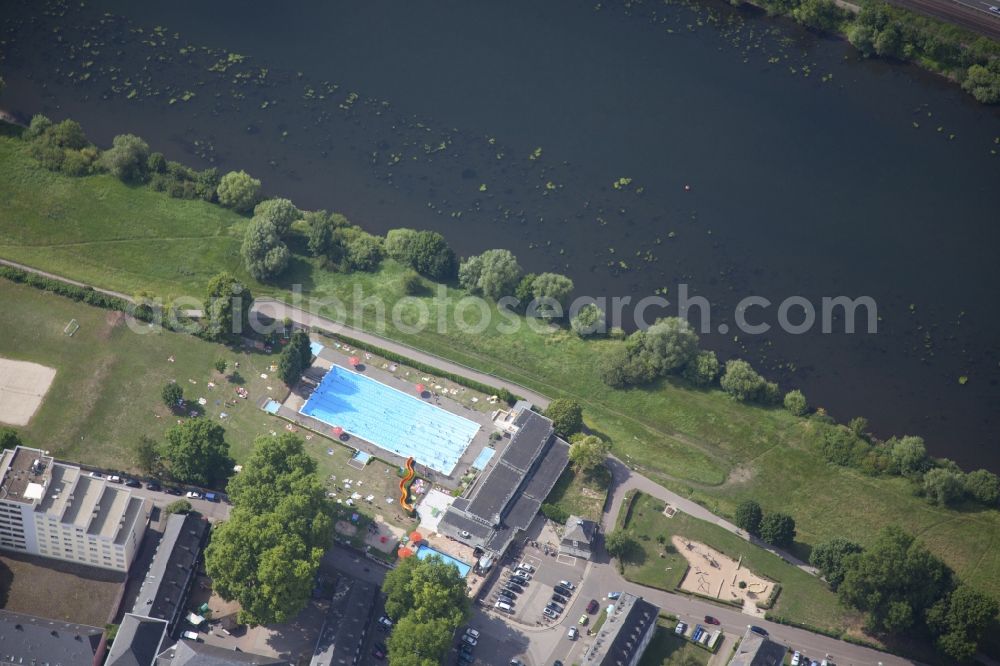 Aerial photograph Trier - Swimming pool of the Nordbad at the Banks of the Mosel river in Trier in the state Rhineland-Palatinate, Germany