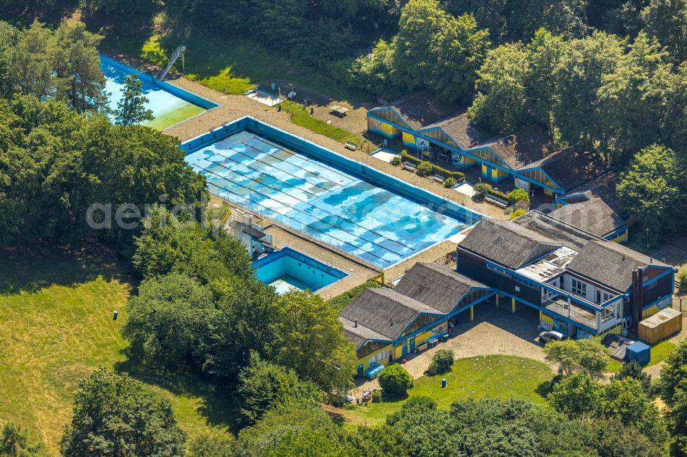 Schwelm from above - Swimming pool of the ohne Wasser on street Schwelmestrasse in Schwelm in the state North Rhine-Westphalia, Germany