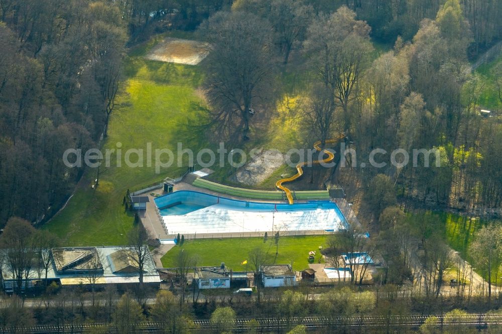 Aerial photograph Arnsberg - Swimming pool of the in the district Neheim in Arnsberg in the state North Rhine-Westphalia, Germany