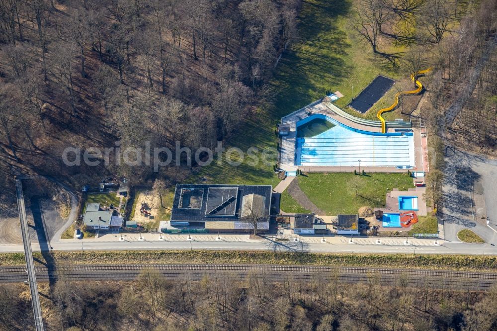Aerial photograph Arnsberg - Swimming pool of the in the district Neheim in Arnsberg in the state North Rhine-Westphalia, Germany