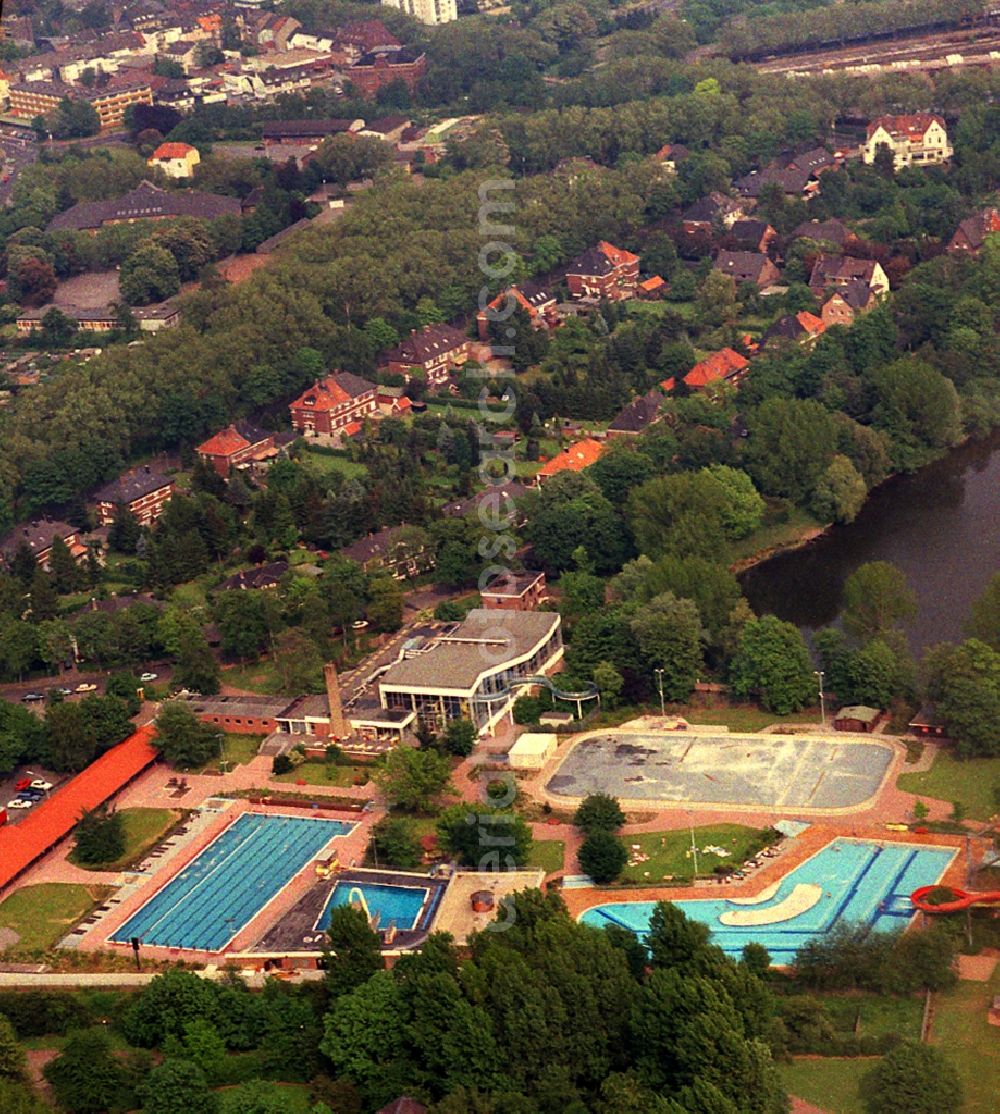 Aerial photograph Kamp-Lintfort - Swimming pool of the Panoramabad Pappelsee on Bertastrasse in Kamp-Lintfort in the state North Rhine-Westphalia