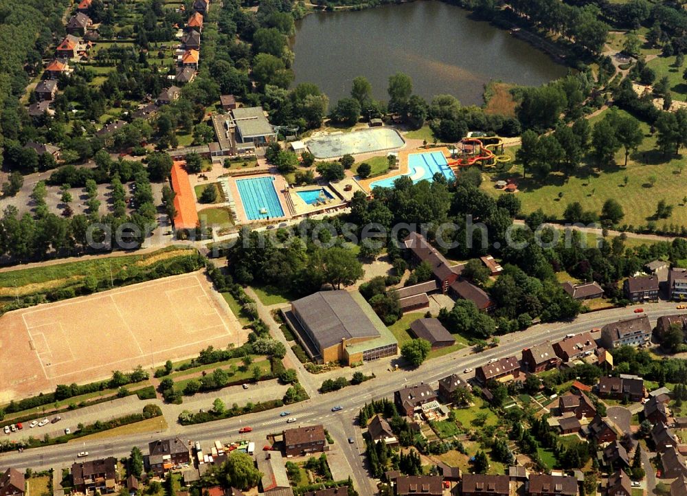 Kamp-Lintfort from the bird's eye view: Swimming pool of the Panoramabad Pappelsee Bertastrasse in Kamp-Lintfort in the state North Rhine-Westphalia