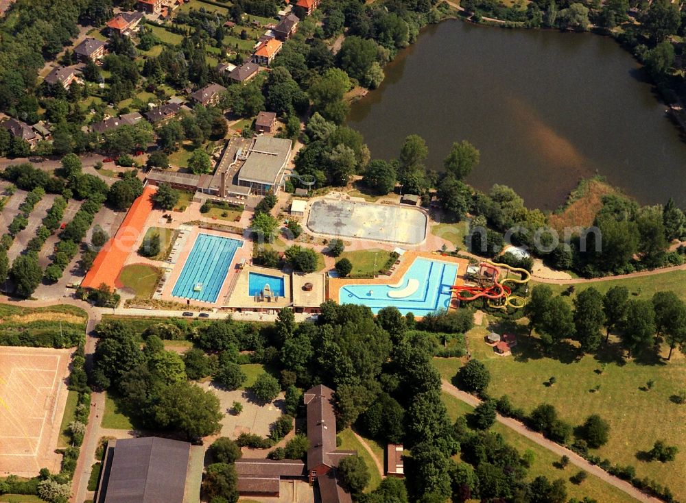 Aerial image Kamp-Lintfort - Swimming pool of the Panoramabad Pappelsee Bertastrasse in Kamp-Lintfort in the state North Rhine-Westphalia