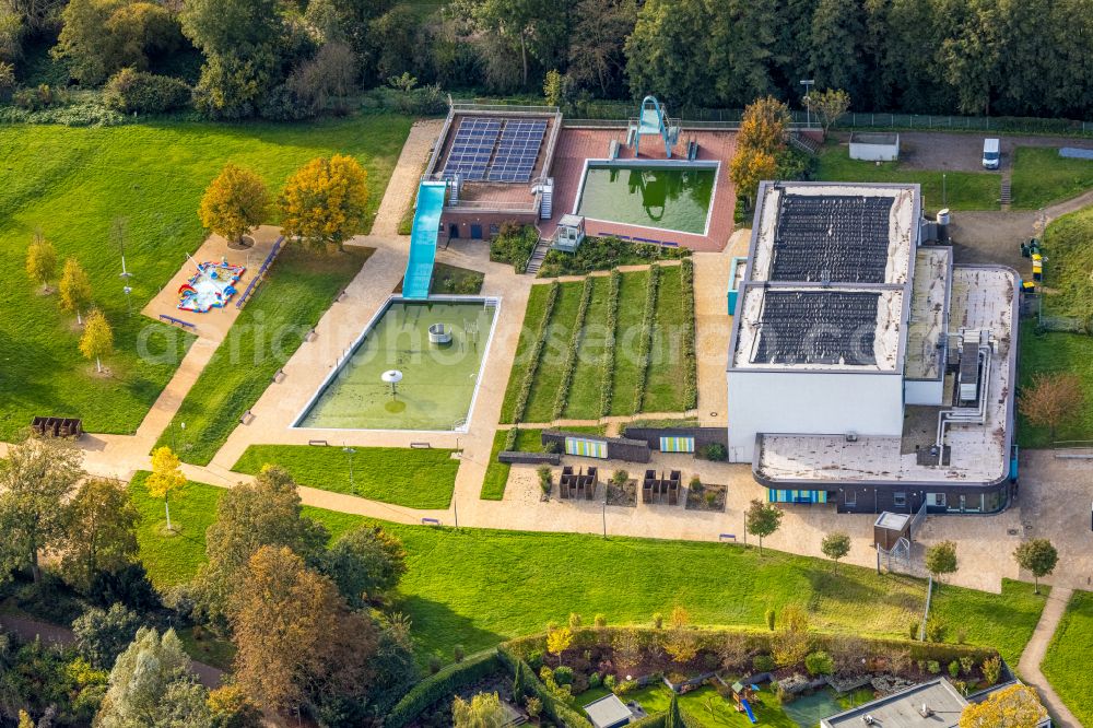 Kamp-Lintfort from the bird's eye view: Swimming pool of the Panoramabad Pappelsee on Bertastrasse in Kamp-Lintfort in the state North Rhine-Westphalia, Germany