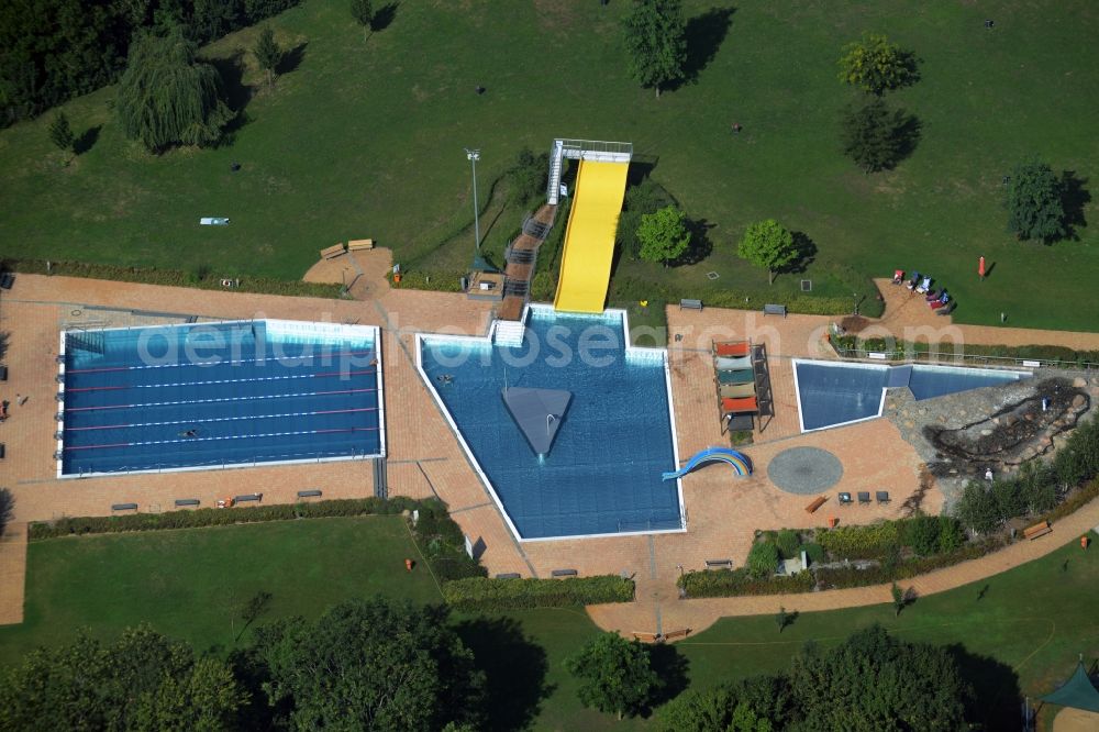 Aerial photograph Taucha - Swimming pool of the Parthebad Taucha in Taucha in the state Saxony