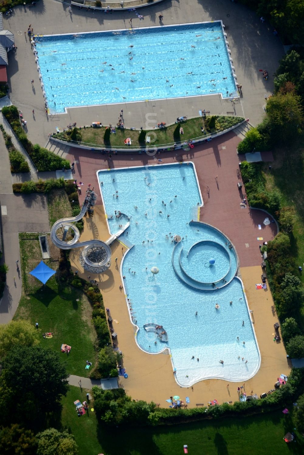 Aerial image Pfaffenhofen - Swimming pool of the Freibad in Pfaffenhofen in the state of Bavaria