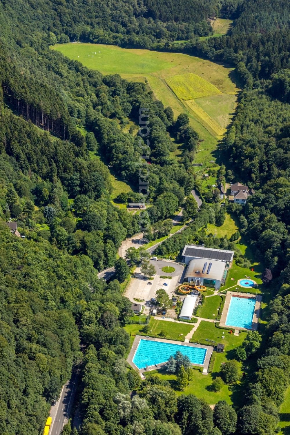 Aerial photograph Ennepetal - Swimming pool of the Platsch on Mittelstrasse in Ennepetal in the state North Rhine-Westphalia, Germany