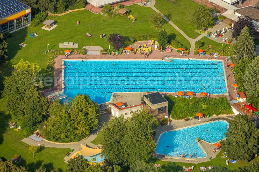 Aerial photograph Beckum - Swimming pool of the on Praterweg in Beckum in the state North Rhine-Westphalia, Germany