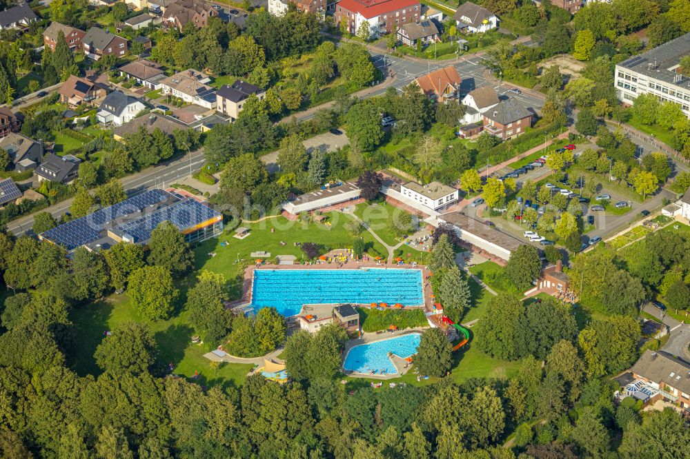 Beckum from above - Swimming pool of the on Praterweg in Beckum in the state North Rhine-Westphalia, Germany