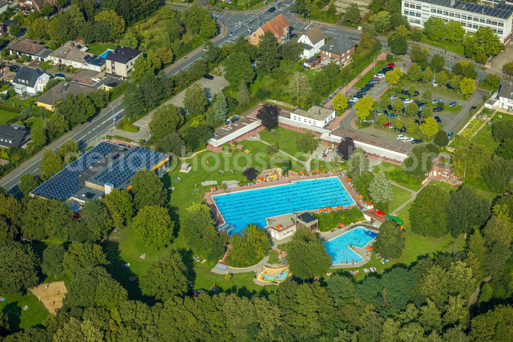 Beckum from above - Swimming pool of the on Praterweg in Beckum in the state North Rhine-Westphalia, Germany