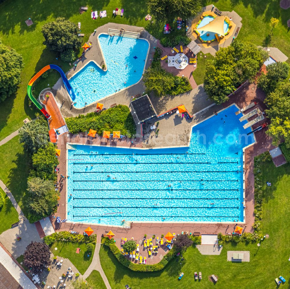 Aerial image Beckum - Swimming pool of the on Praterweg in Beckum in the state North Rhine-Westphalia, Germany