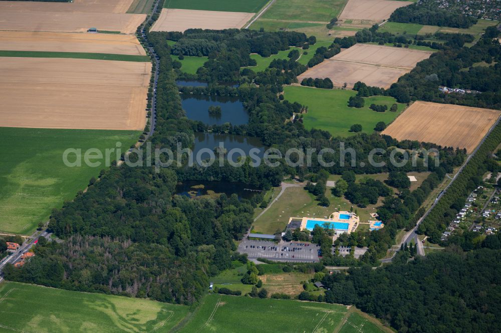 Aerial photograph Braunschweig - Swimming pool of the Raffteich on street Madamenweg in the district Weststadt in Brunswick in the state Lower Saxony, Germany