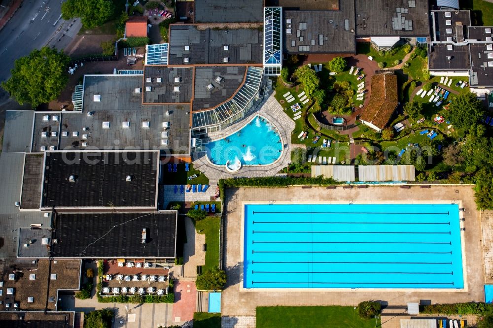 Aerial image Gelsenkirchen - Swimming pool of the Revierpark Nienhausen in Gelsenkirchen in the state North Rhine-Westphalia