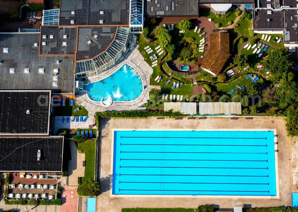 Aerial photograph Gelsenkirchen - Swimming pool of the Revierpark Nienhausen in Gelsenkirchen in the state North Rhine-Westphalia