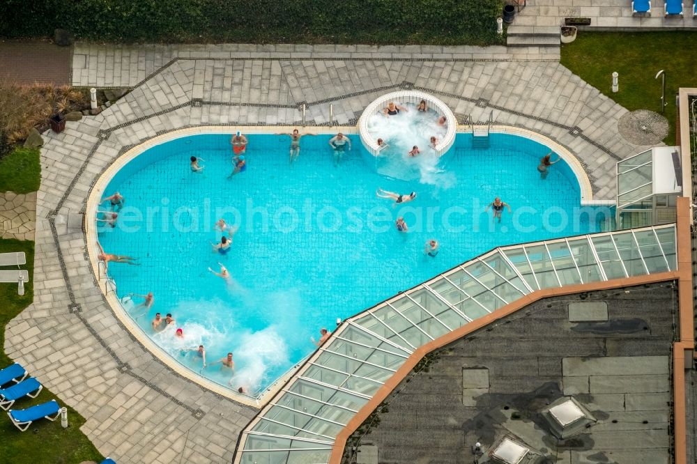 Aerial photograph Gelsenkirchen - Swimming pool of the Revierpark Nienhausen in Gelsenkirchen in the state North Rhine-Westphalia