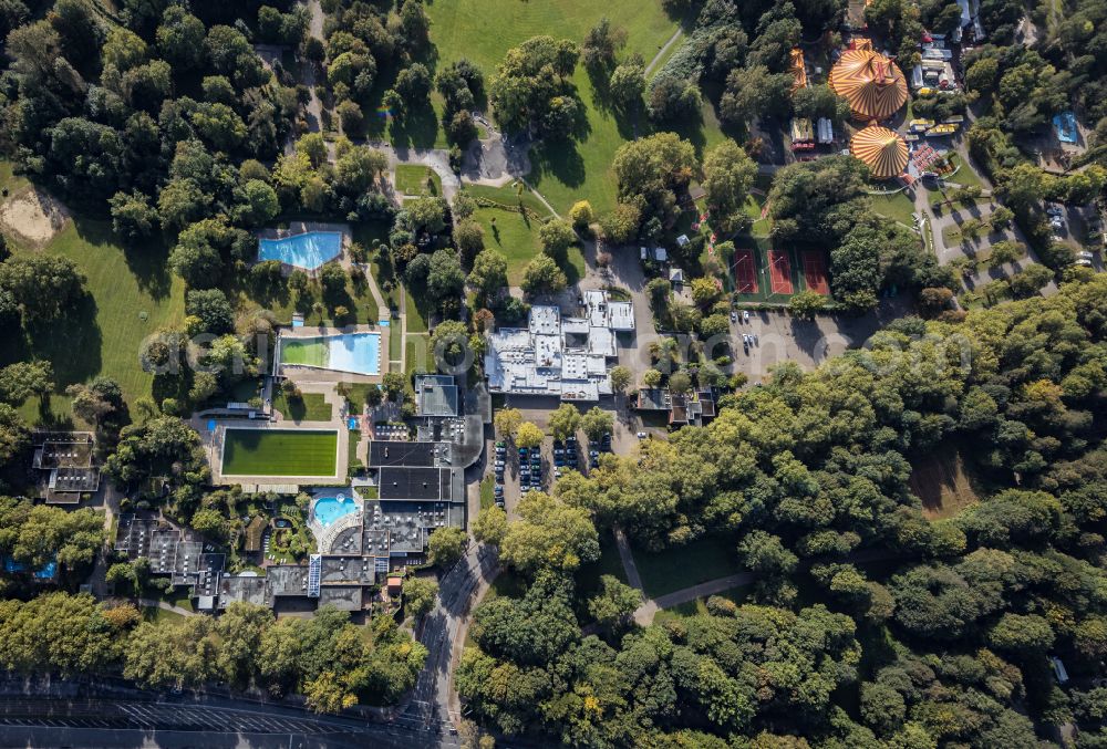 Gelsenkirchen from the bird's eye view: Swimming pool of the Revierpark Nienhausen in Gelsenkirchen in the state North Rhine-Westphalia