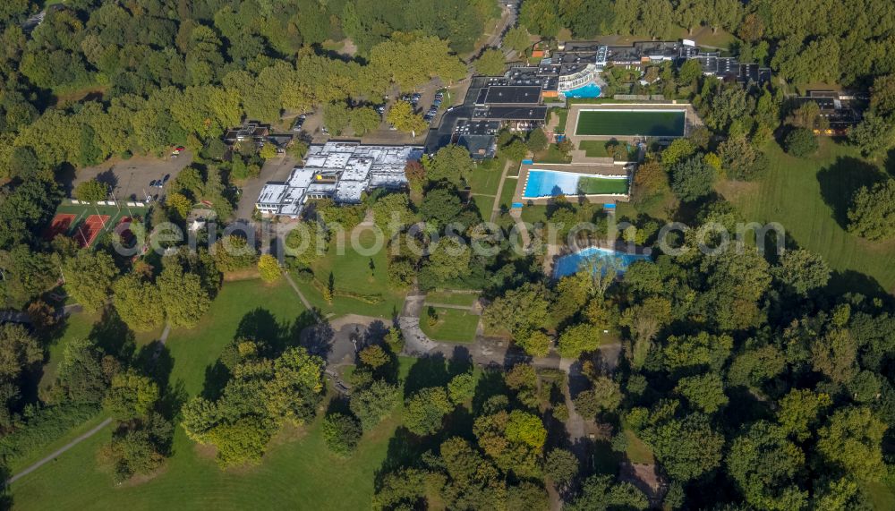 Aerial image Gelsenkirchen - Swimming pool of the Revierpark Nienhausen in Gelsenkirchen in the state North Rhine-Westphalia