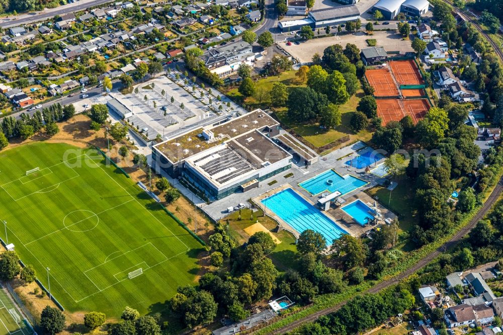 Aerial photograph Düsseldorf - Swimming pool of the Rheinbad in Duesseldorf at the Stockumer Hoefe Street in the state North Rhine-Westphalia, Germany