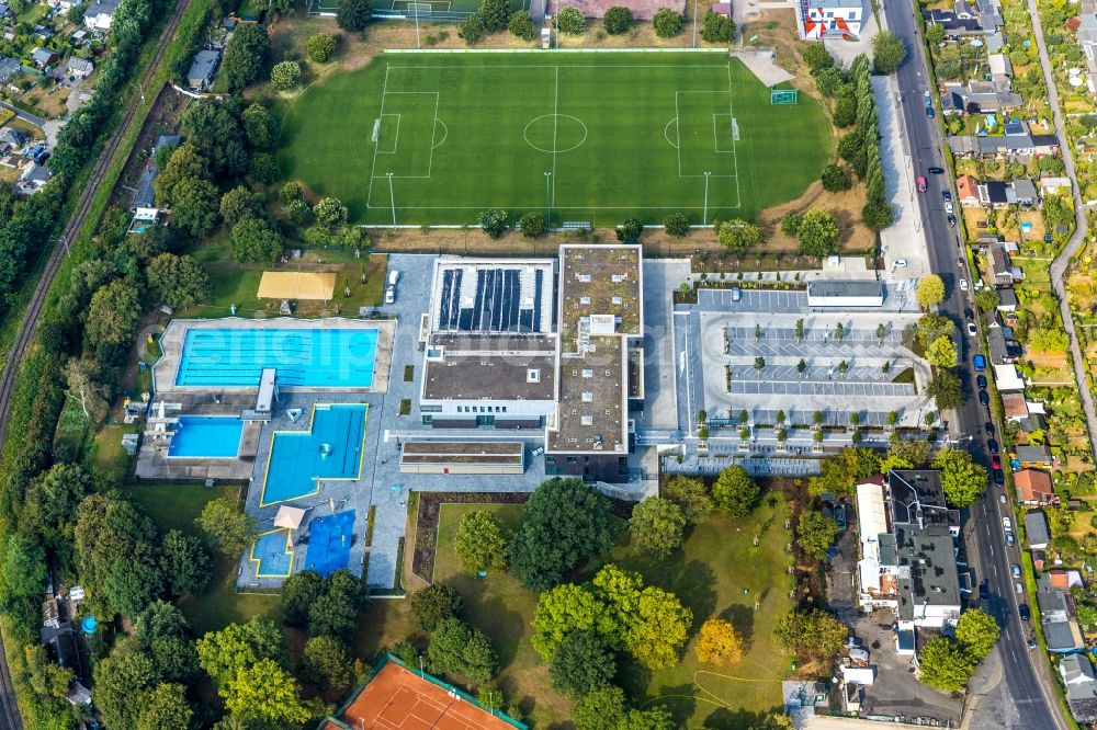 Düsseldorf from above - Swimming pool of the Rheinbad in Duesseldorf at the Stockumer Hoefe Street in the state North Rhine-Westphalia, Germany