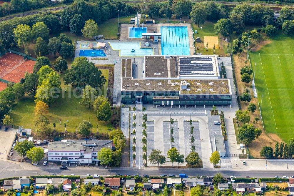 Düsseldorf from the bird's eye view: Swimming pool of the Rheinbad in Duesseldorf at the Stockumer Hoefe Street in the state North Rhine-Westphalia, Germany