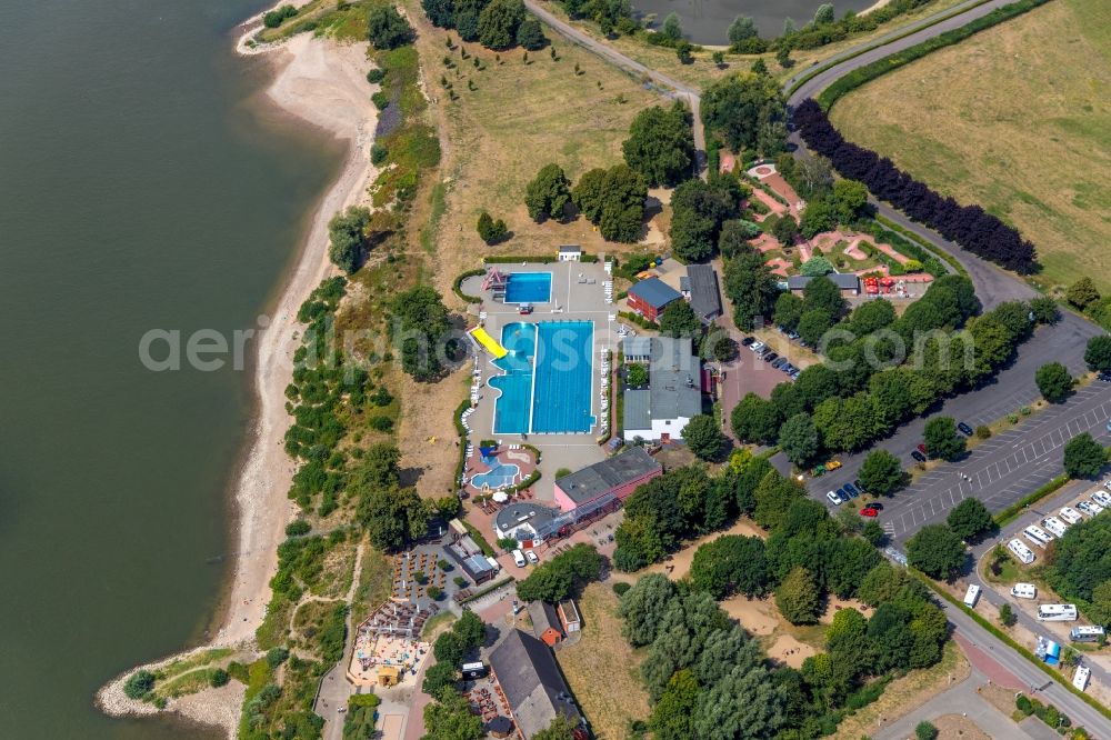 Wesel from above - Swimming pool of the Rheinbad on Rheinpromenade in Wesel in the state North Rhine-Westphalia, Germany