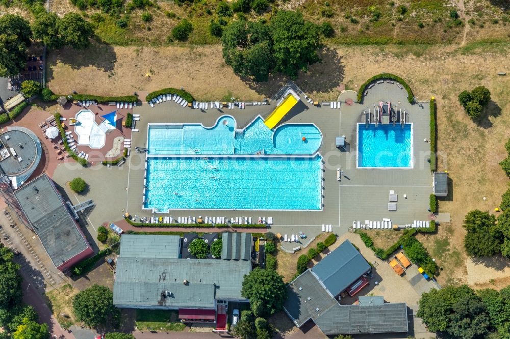 Wesel from above - Swimming pool of the Rheinbad on Rheinpromenade in Wesel in the state North Rhine-Westphalia, Germany