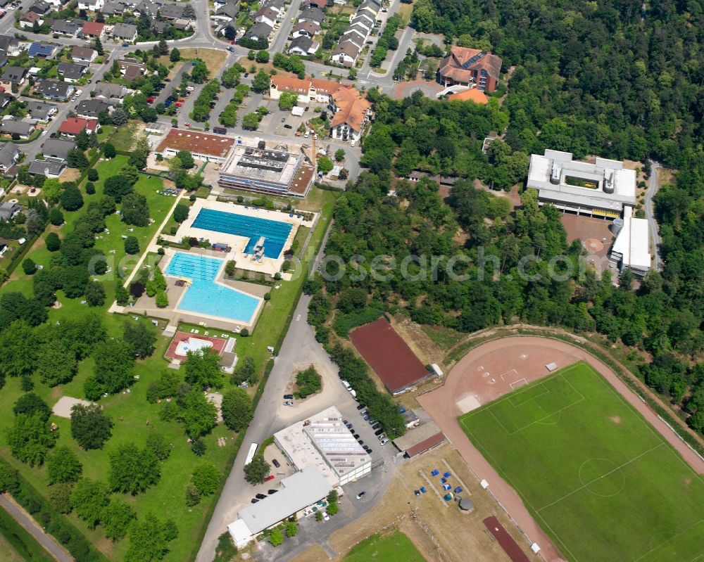 Aerial image Waghäusel - Swimming pool of the Rheintalbad Waghaeusel on street Gymnasiumstrasse in Waghaeusel in the state Baden-Wuerttemberg, Germany