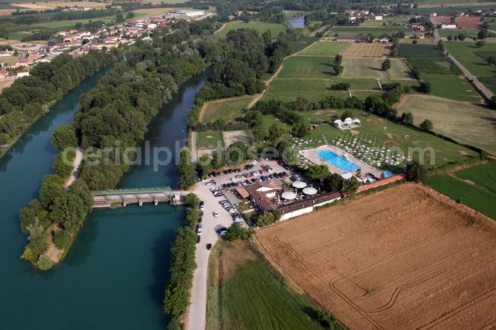 Pozzolo sul Mincio from the bird's eye view: Swimming pool of the da Rita with a tourist restaurant on the banks of the Mincio river in Pozzolo sul Mincio in the Lombardy -Lombardia, Italy