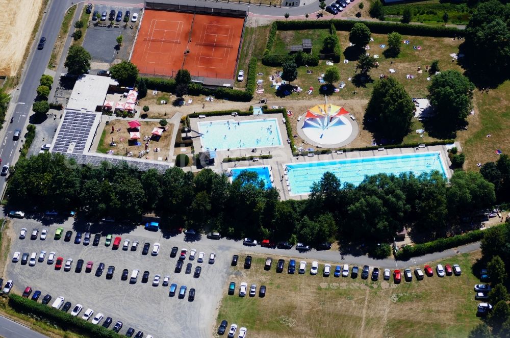 Aerial image Rosdorf - Swimming pool of the Rosdorf in Rosdorf in the state Lower Saxony, Germany