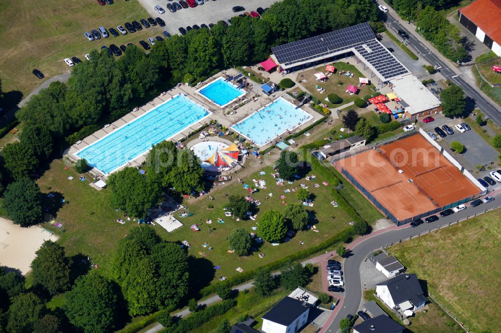 Rosdorf from above - Swimming pool of the Rosdorf in Rosdorf in the state Lower Saxony, Germany