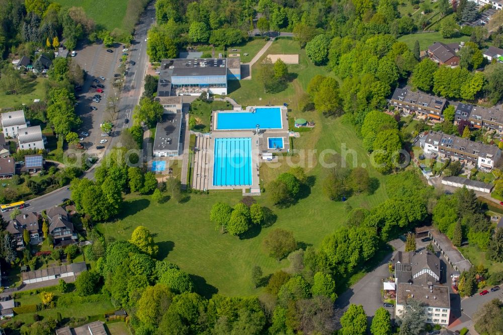 Essen from the bird's eye view: Swimming pool of the - Schwinmzentrum Kettwig Im Teelbruch in Essen in the state North Rhine-Westphalia