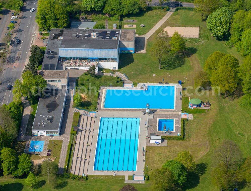 Aerial image Essen - Swimming pool of the - Schwinmzentrum Kettwig Im Teelbruch in Essen in the state North Rhine-Westphalia