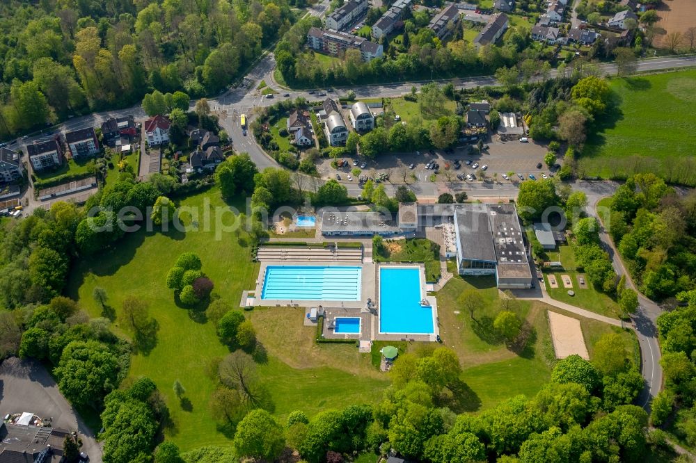 Aerial photograph Essen - Swimming pool of the - Schwinmzentrum Kettwig Im Teelbruch in Essen in the state North Rhine-Westphalia