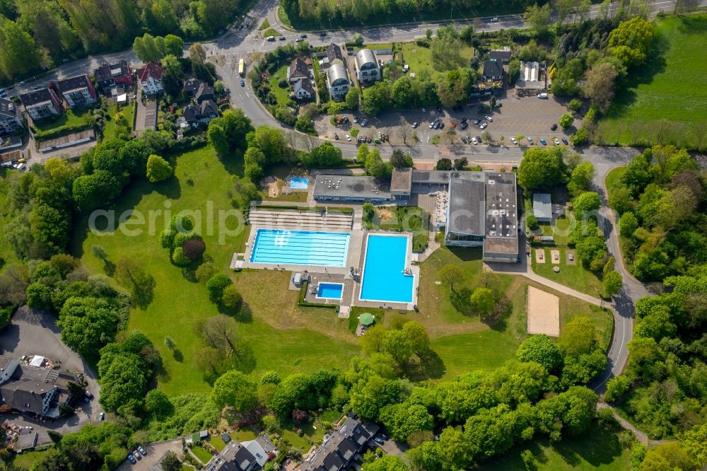 Essen from above - Swimming pool of the - Schwinmzentrum Kettwig Im Teelbruch in Essen in the state North Rhine-Westphalia