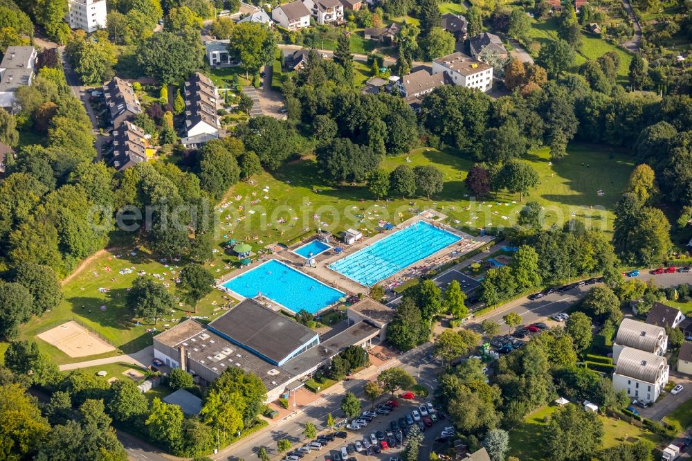 Aerial image Essen - Swimming pool of the Schwinmzentrum Kettwig Im Teelbruch in the district Werden in Essen in the state North Rhine-Westphalia, Germany