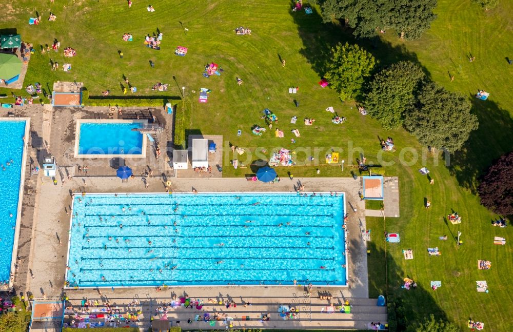 Essen from above - Swimming pool of the Schwinmzentrum Kettwig Im Teelbruch in the district Werden in Essen in the state North Rhine-Westphalia, Germany