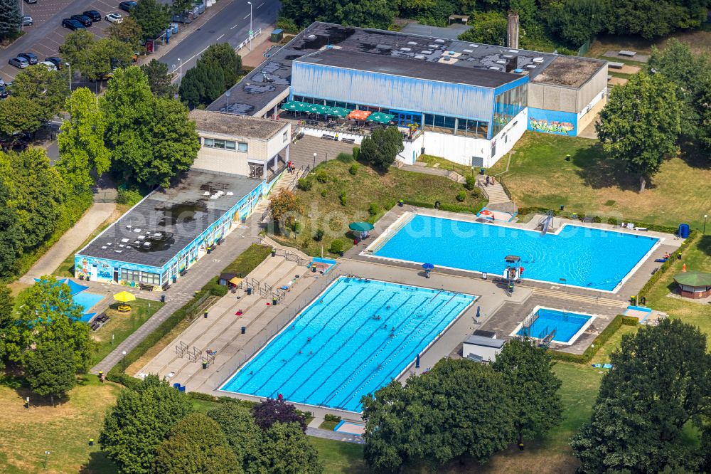 Essen from above - Swimming pool of the Schwinmzentrum Kettwig Im Teelbruch in the district Werden in Essen in the state North Rhine-Westphalia, Germany