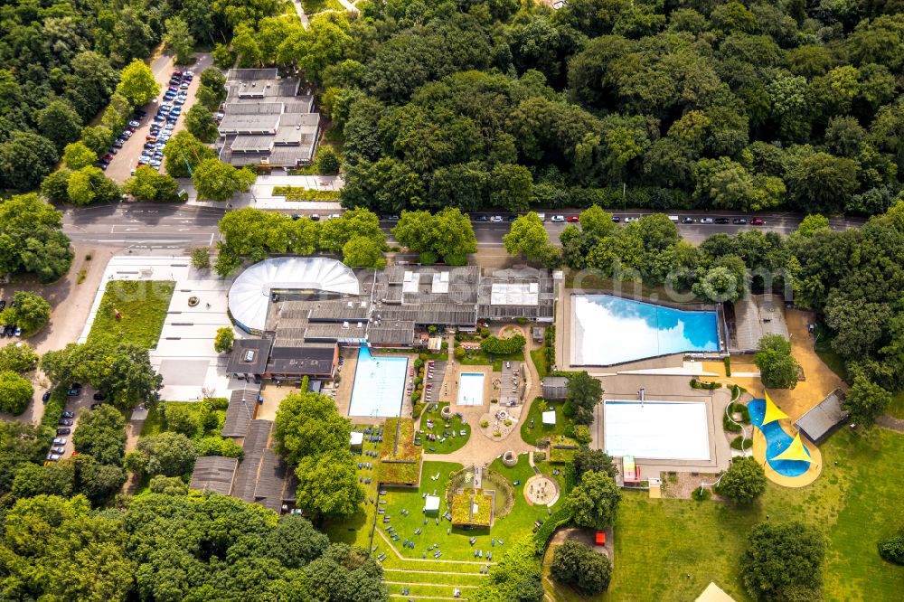 Aerial photograph Oberhausen - Swimming pool of the Solbad Vonderort on street Bottroper Strasse in the district Vonderort in Oberhausen at Ruhrgebiet in the state North Rhine-Westphalia, Germany