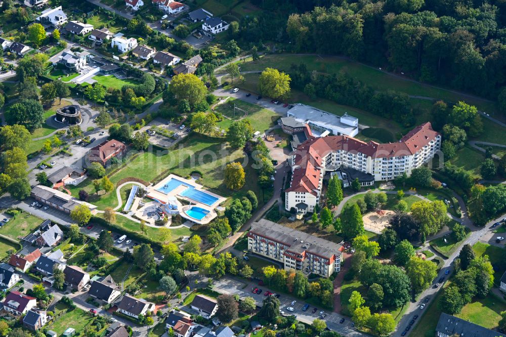 Aerial image Bad Essen - Swimming pool of the Solefreibad Bad Essen and the care facility of the retirement home Vitalis Wohnpark Bad Essen on street Am Freibad in Bad Essen in the state Lower Saxony, Germany