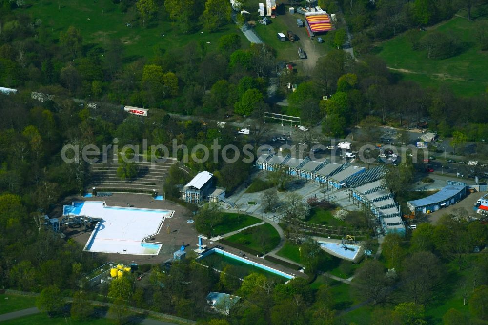 Aerial photograph Berlin - Swimming pool of the Sommerbad Neukoelln of Berliner Baeof-Betriebe on Columbiadonm in Berlin, Germany