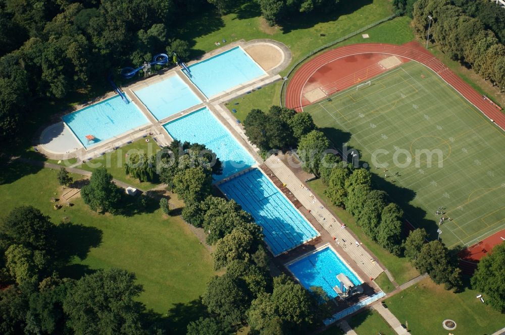 Aerial image Köln - Swimming pool of the Stadionbad in Cologne in the state North Rhine-Westphalia, Germany