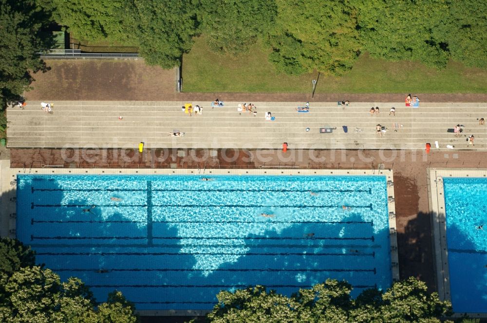 Köln from above - Swimming pool of the Stadionbad in Cologne in the state North Rhine-Westphalia, Germany