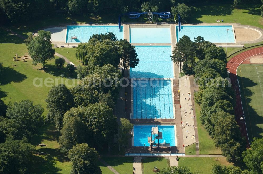 Aerial photograph Köln - Swimming pool of the Stadionbad in Cologne in the state North Rhine-Westphalia, Germany