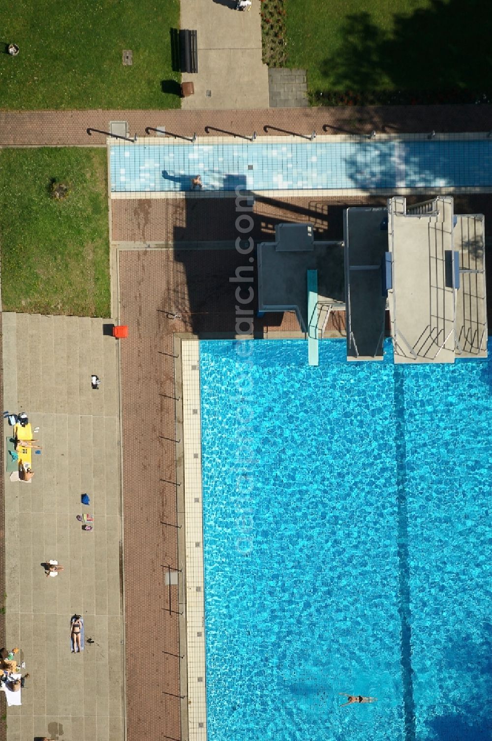 Aerial image Köln - Swimming pool of the Stadionbad in Cologne in the state North Rhine-Westphalia, Germany