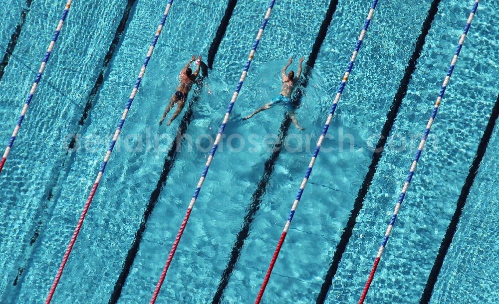 Nauen from above - Swimming pool of the Stadtbad on Karl-Thon-Strasse in Nauen in the state Brandenburg