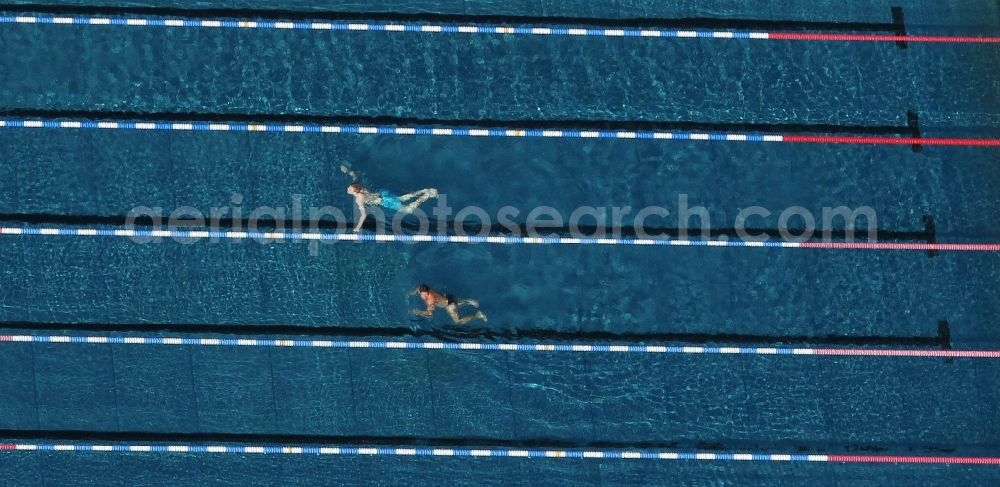 Nauen from the bird's eye view: Swimming pool of the Stadtbad on Karl-Thon-Strasse in Nauen in the state Brandenburg