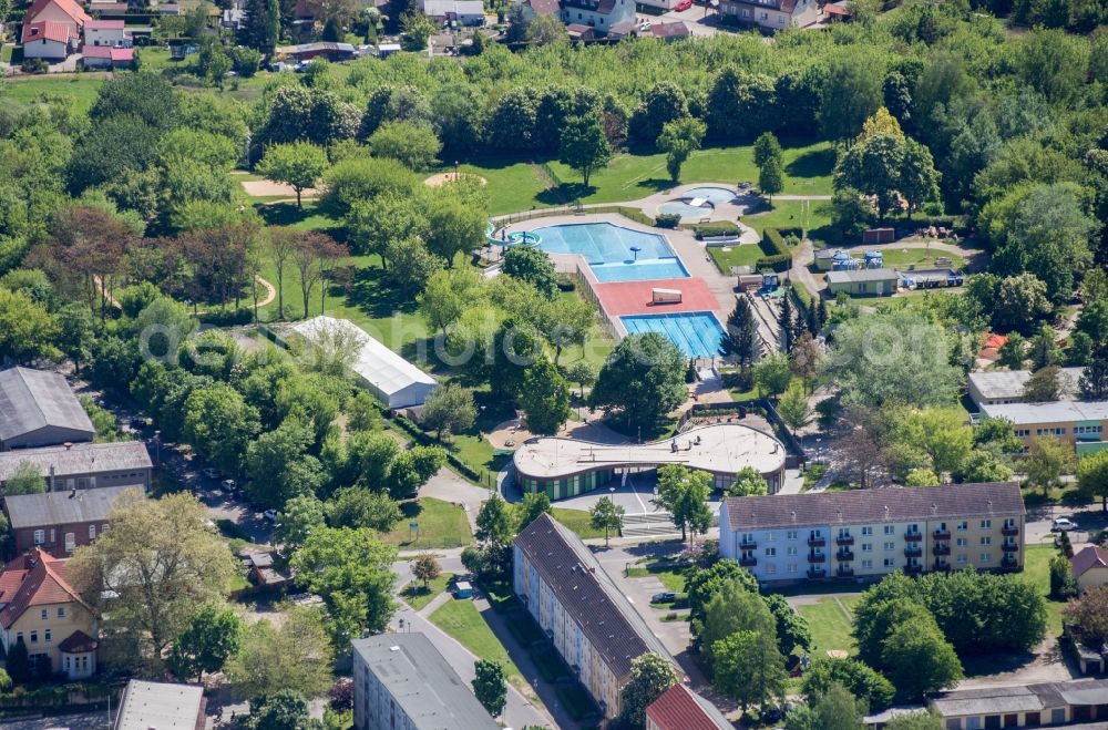 Nauen from the bird's eye view: Swimming pool of the Stadtbad Karl-Thon-Strasse in Nauen in the state Brandenburg