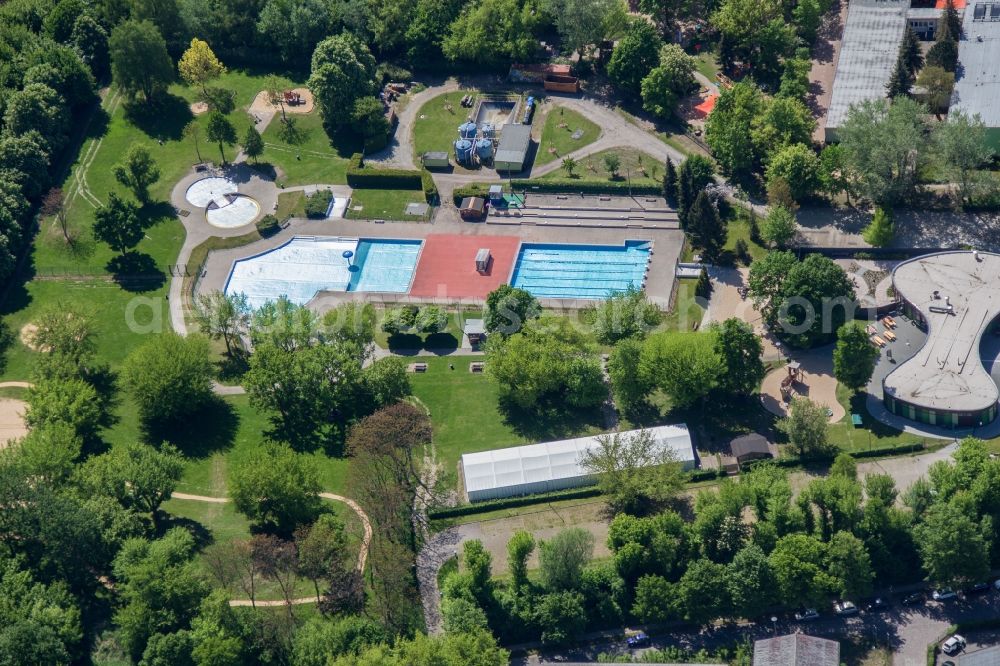 Aerial photograph Nauen - Swimming pool of the Stadtbad Karl-Thon-Strasse in Nauen in the state Brandenburg